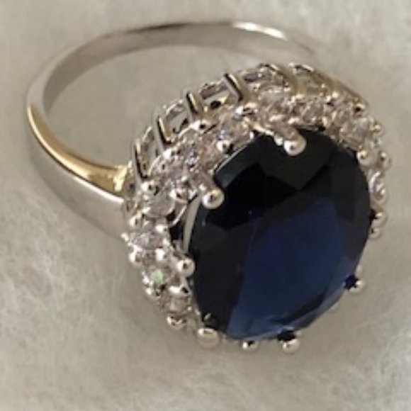 Blue Quartz & White Topaz Cocktail Ring - Picture 6 of 10